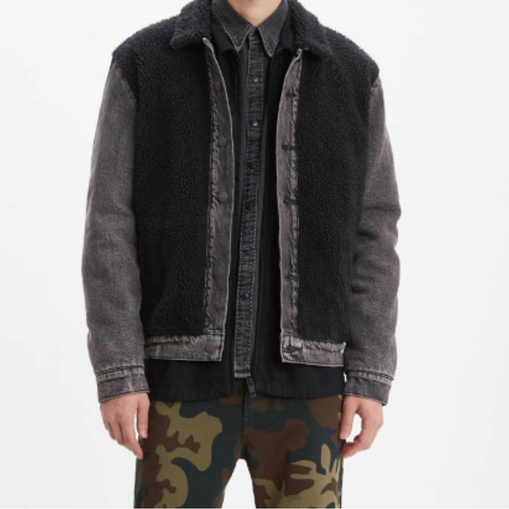 FLASH SALE 💋 • Levis • Sherpa Black and Grey Denim Sherpa Jacket in Black Sheep
